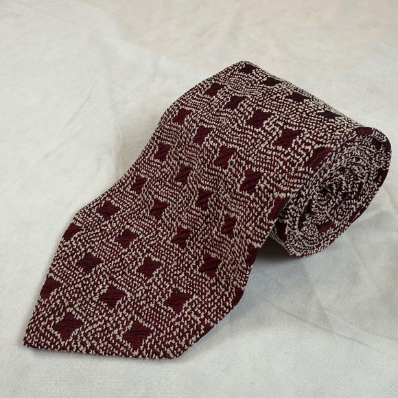 Pal Zileri Other - Pal Zileri Italy Burgundy Textured Silk Tie Geometric Necktie 4" Wide 60 3/4" L